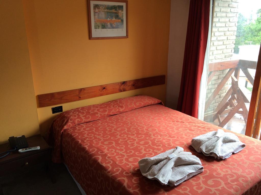 Kuntur Hotel Capilla del Monte Room photo